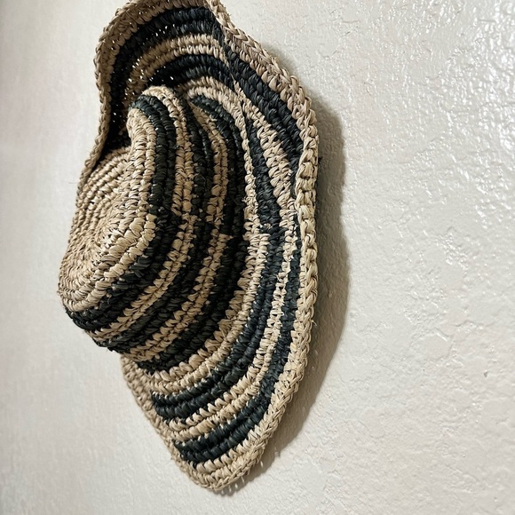 New Free People en el mar bingin Striped Black and Tan Straw Hat - Picture 7 of 10